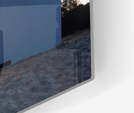 Nahaufnahme eines Wandbilds aus Alu-Dibond